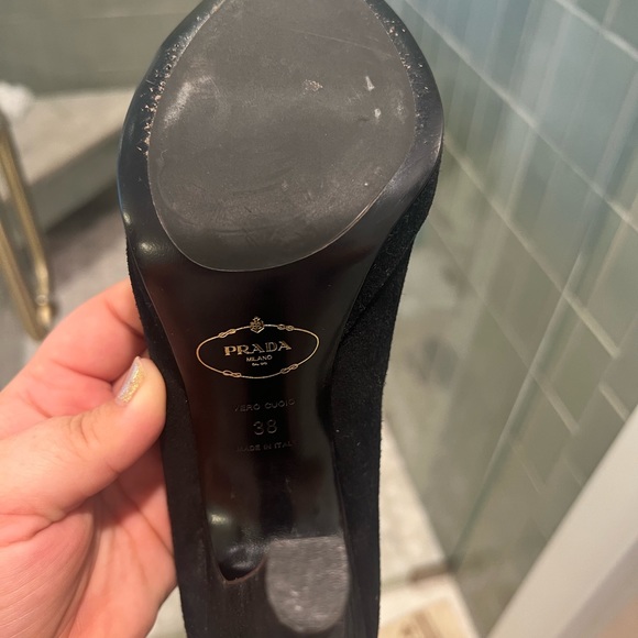 PRADA PUMPS- as seen in The Devil Wears Prada in Meryl Streeps character - Picture 4 of 5